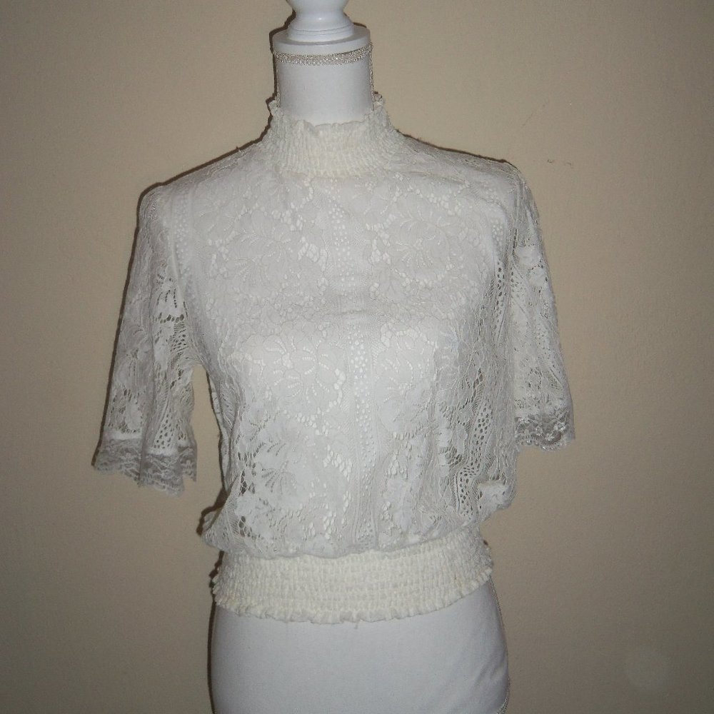 Women's White Lace Top Size - M